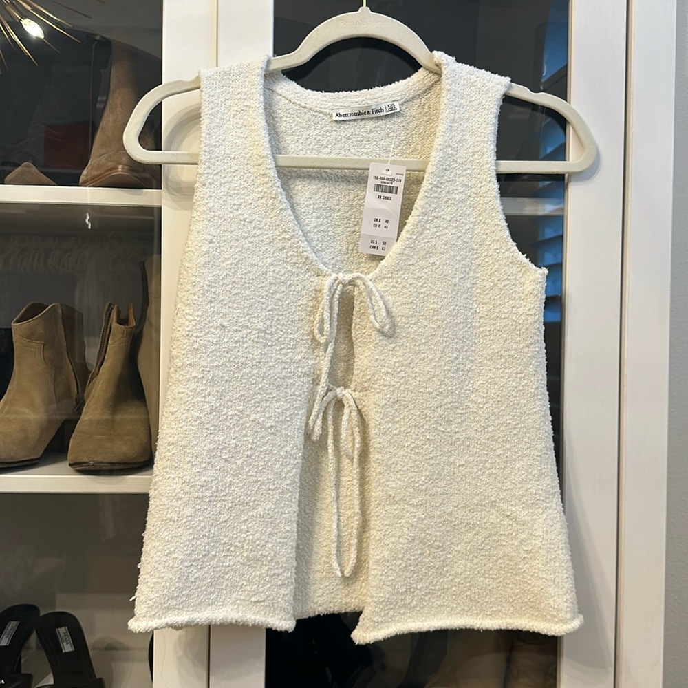 NWT Abercrombie textured tie vest
